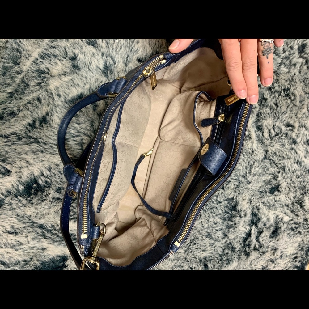 Authentic Michael Kors purse - Picture 3 of 9